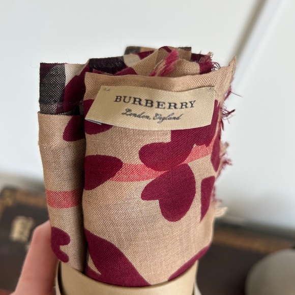 Vintage burgundy floral burberry scarf - Picture 3 of 4